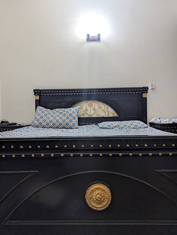 6x6 king bedroom side set complete 9/10 condition 0