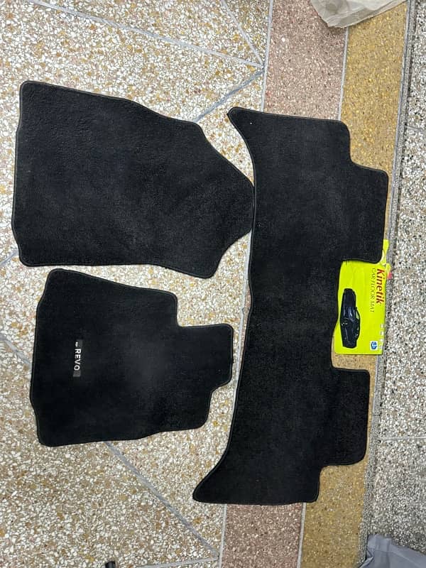 Toyota Hilux Revo Floor Mats 0