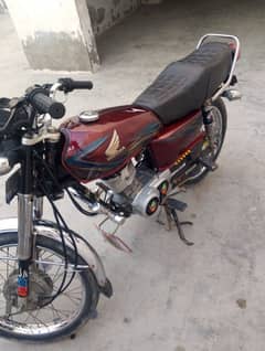 honda 125 very good condition location laiq Ali chowk