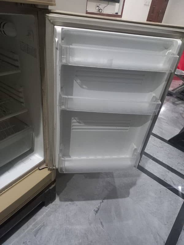 perfect working fridge 2