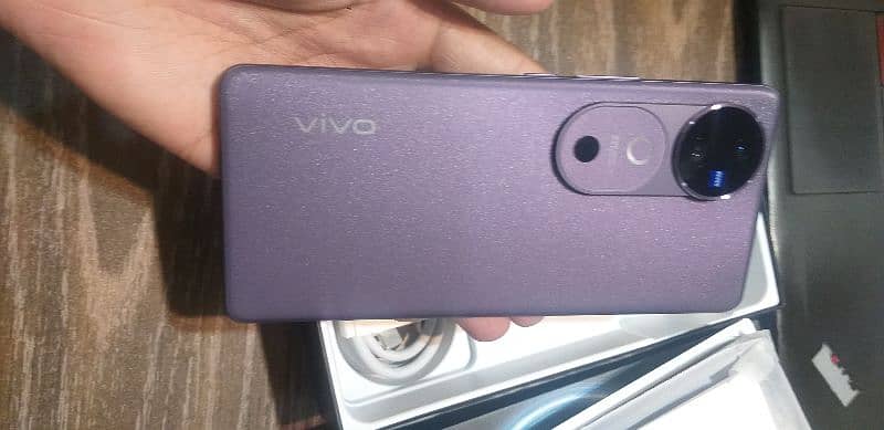 vivo V40 5