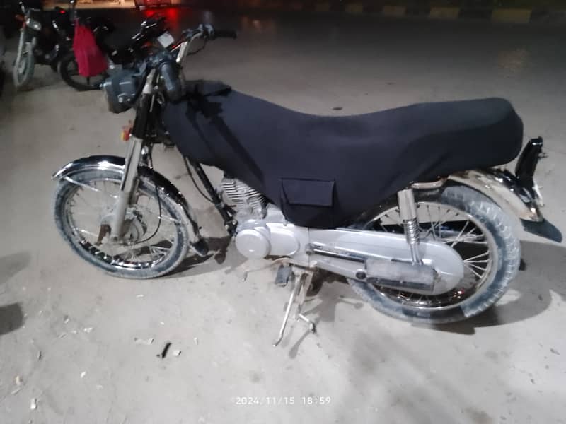 Honda CG 125 2003 Bahwal Nagar number 9