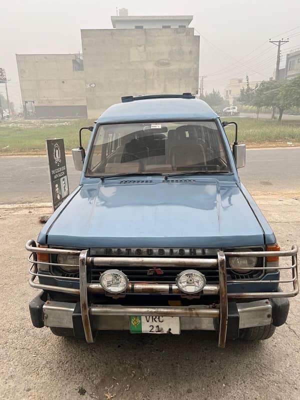 Mitsubishi Pajero 1989 3