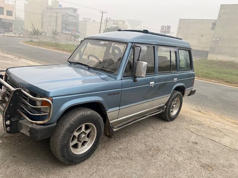 Mitsubishi Pajero 1989 4