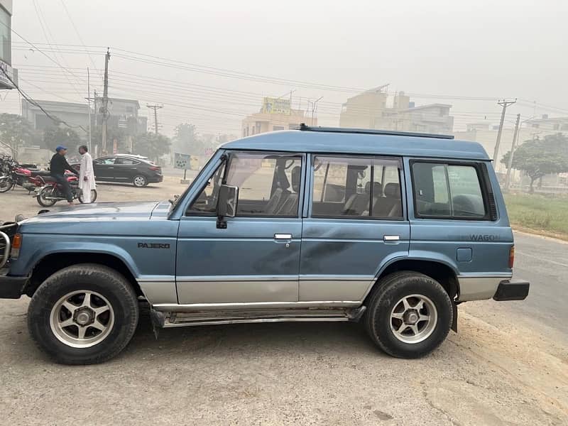 Mitsubishi Pajero 1989 5