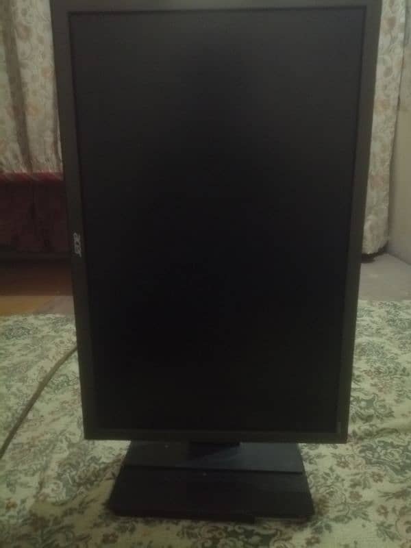 acer branded 22inch wide lcd 1