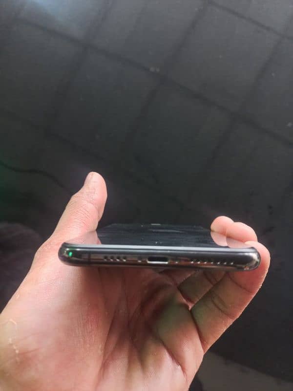 iPhone xs max 4