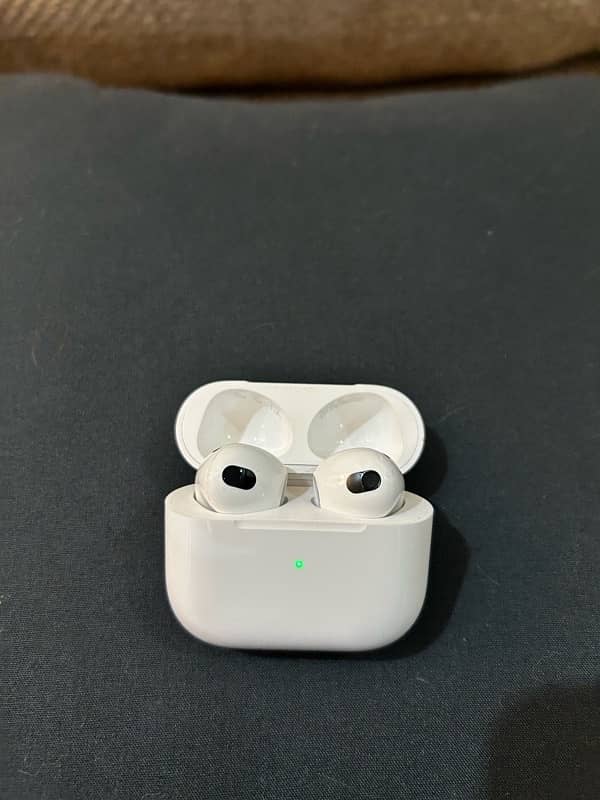 Apple AirPods 3 with MegSafe Charging Case (Original Almost New) 1