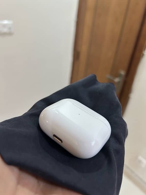 Apple AirPods 3 with MegSafe Charging Case (Original Almost New) 3