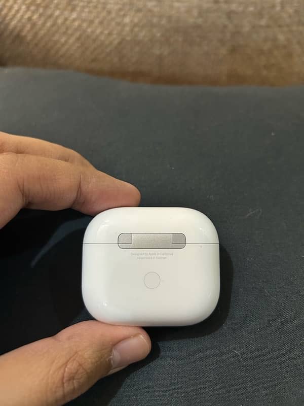 Apple AirPods 3 with MegSafe Charging Case (Original Almost New) 7