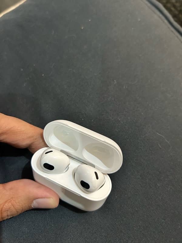 Apple AirPods 3 with MegSafe Charging Case (Original Almost New) 15