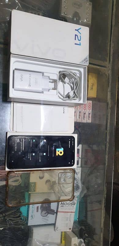 vivo y21 4/64 with box 9