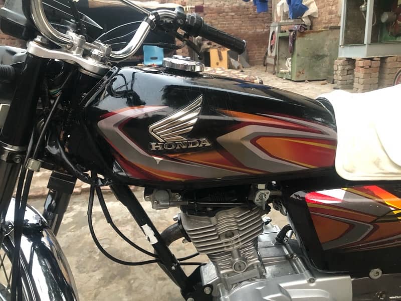 Honda 125 Black 2