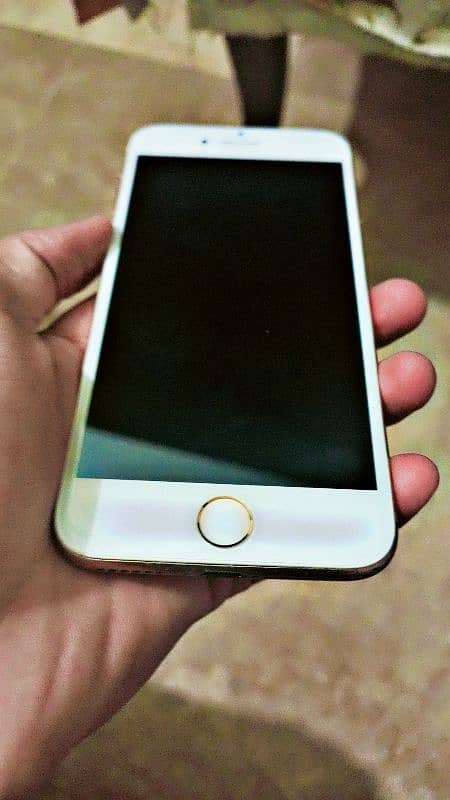 iphone 8 64gb  back damage condin 8 by 10 3