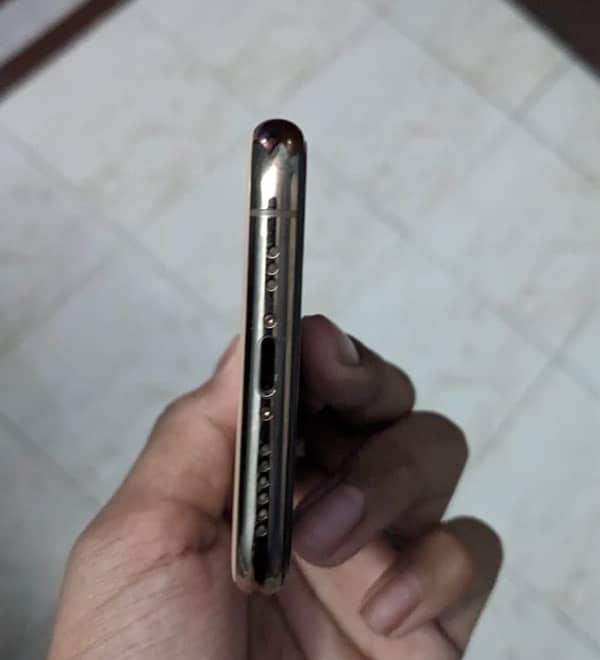 Iphone 11 Pro, Dual Sim PTA Approved In Immaculate Condition 2