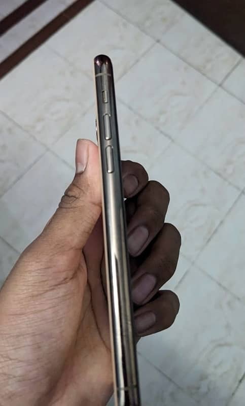 Iphone 11 Pro, Dual Sim PTA Approved In Immaculate Condition 3