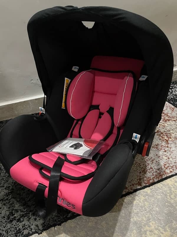 tinnies brand new car seat used only for 1 month 2