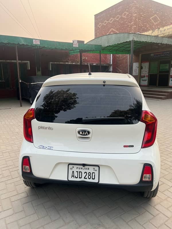 KIA Picanto automatic . model 2022. brand new condition. 3