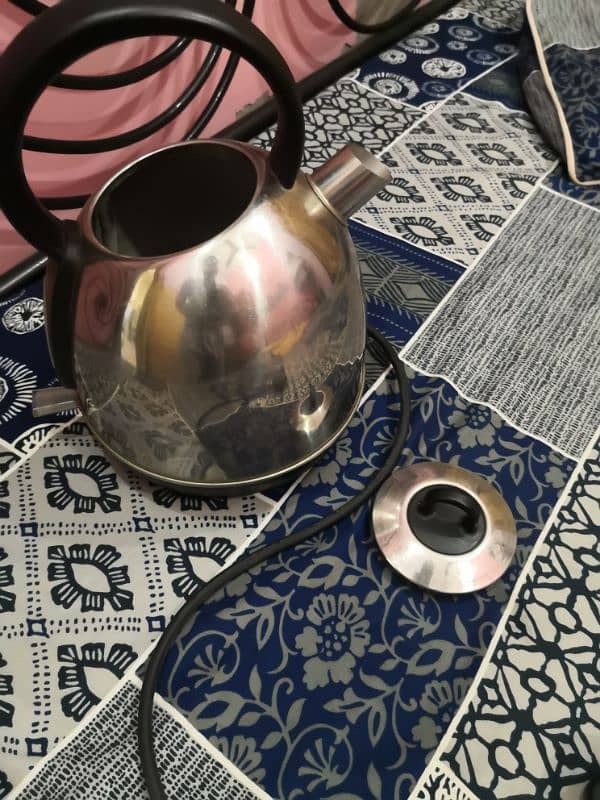 Tea kettle 0