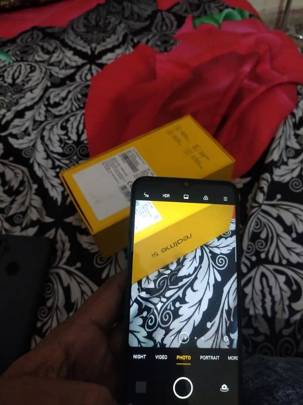 realme 5i set with box. 1