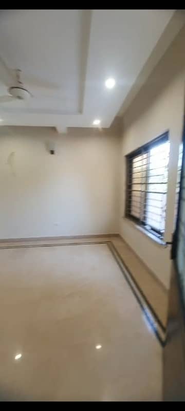 Like New Kanal Upper Portion Available For Family 21