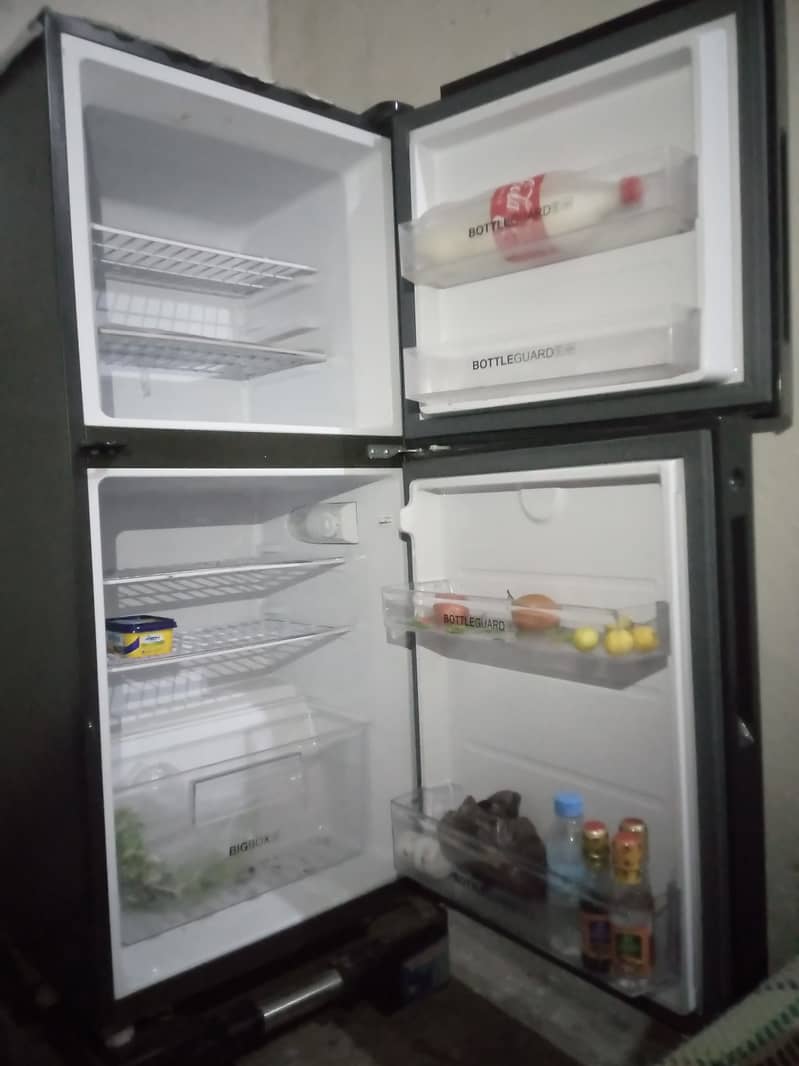 Haier fridge medium size just 2 month used ten by ten condition, 4