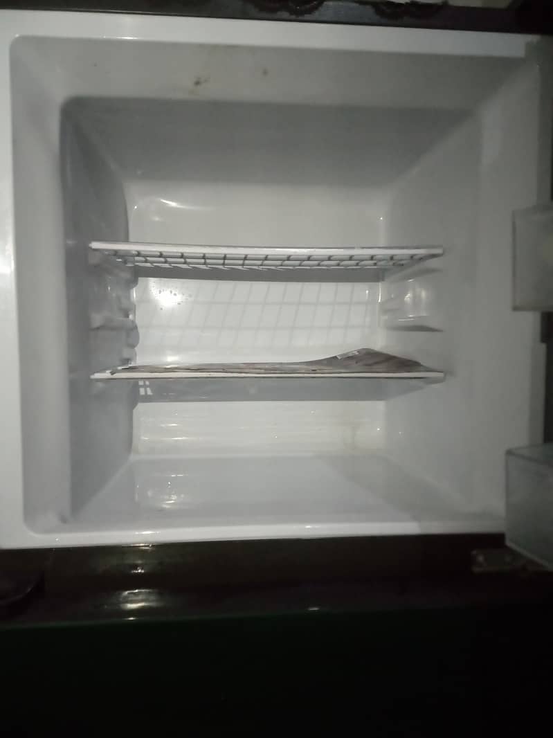 Haier fridge medium size just 2 month used ten by ten condition, 8