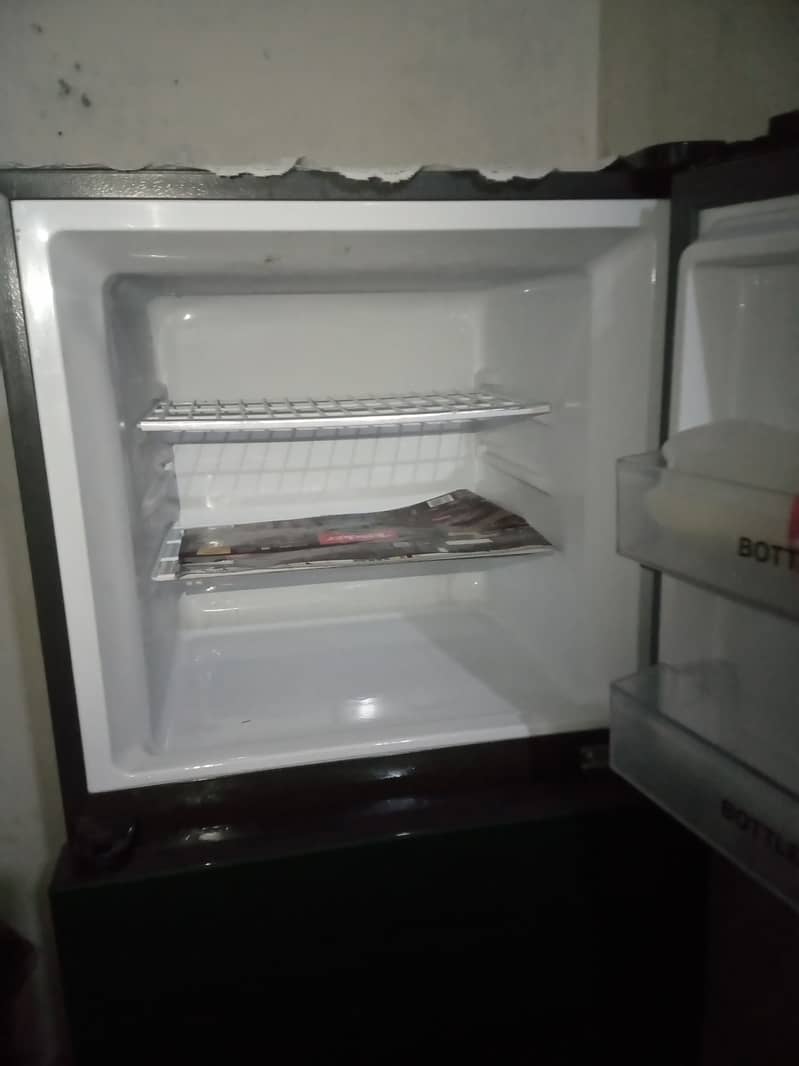 Haier fridge medium size just 2 month used ten by ten condition, 9