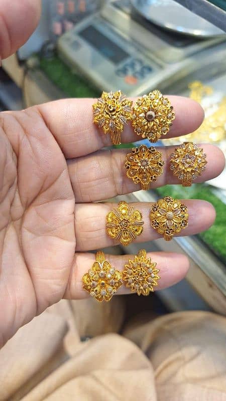 Abrar Jeweller's. . . . . All types Gold And Silver Dzine Available . 13