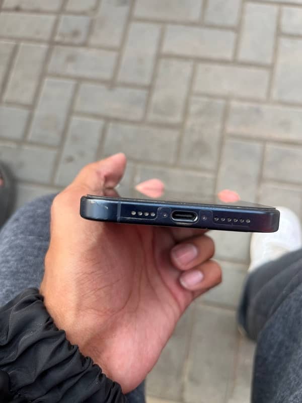 iPhone 15 Pro Max (256GB) 5