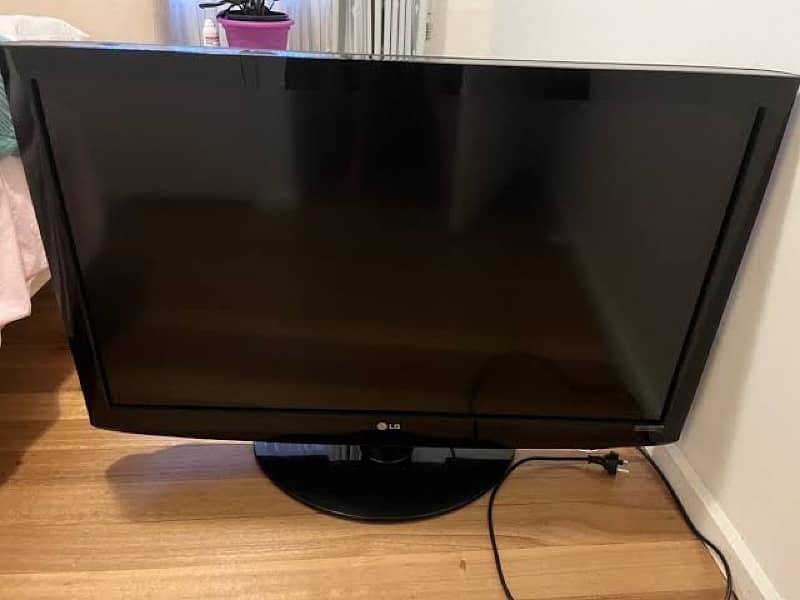 LG tv new condition with good resolution and with 1 hdmi port and vga 0