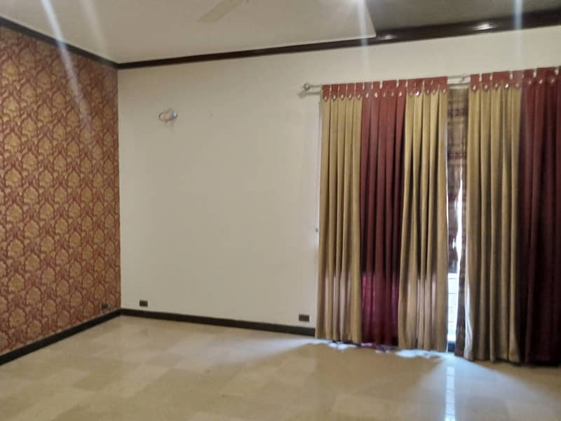 1Kanal Beautiful House Available For Sale DHA Phase 4 10