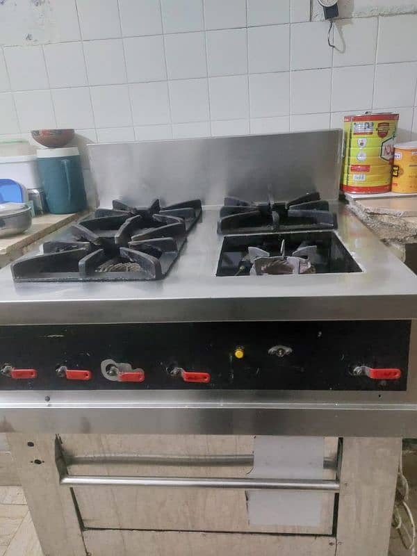 Four Burners Stove for Commercial and domestic use. 2