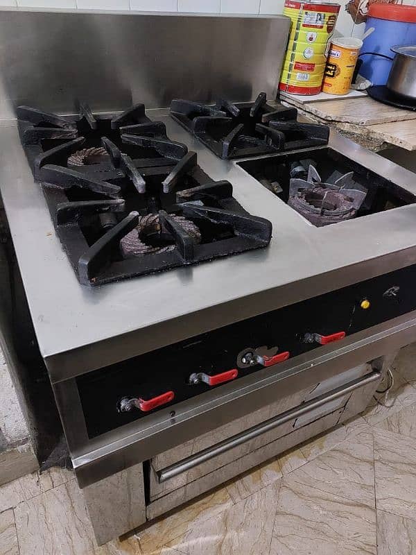 Four Burners Stove for Commercial and domestic use. 3