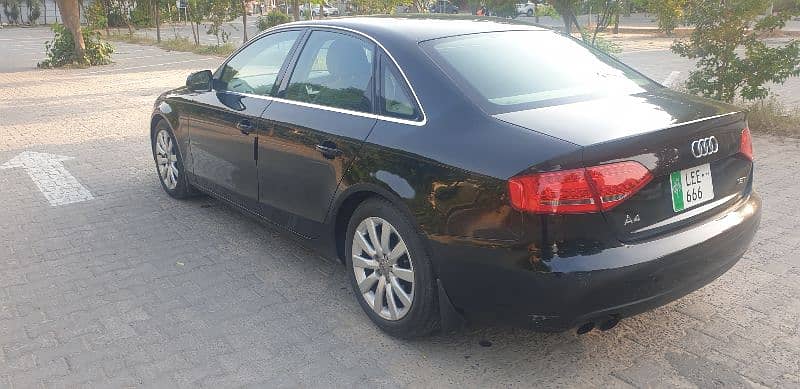 Audi A4 2011 1