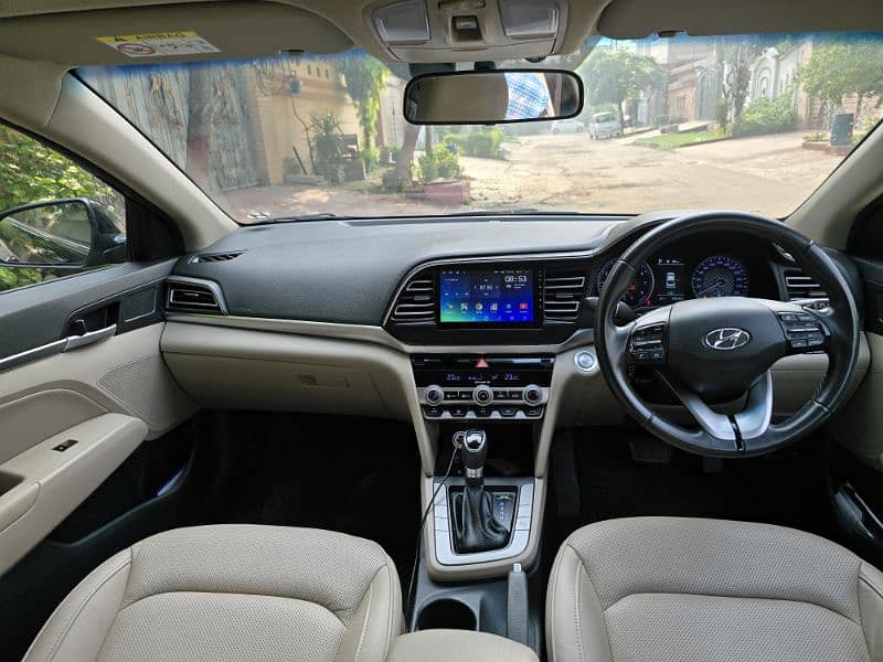 Hyundai Elantra 2022 8