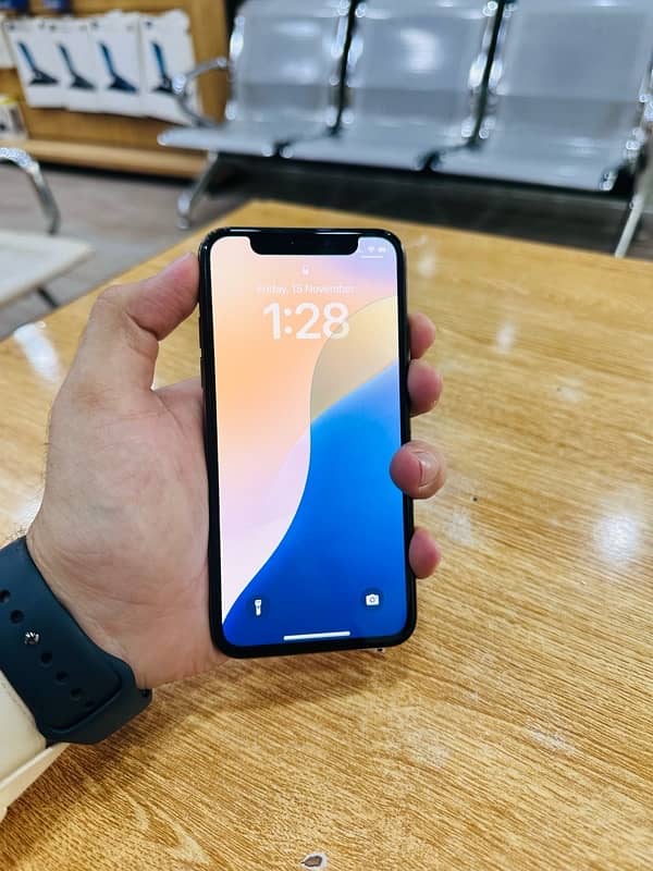 iPhone XS 256 gb single sim pta approved Restart problem 5