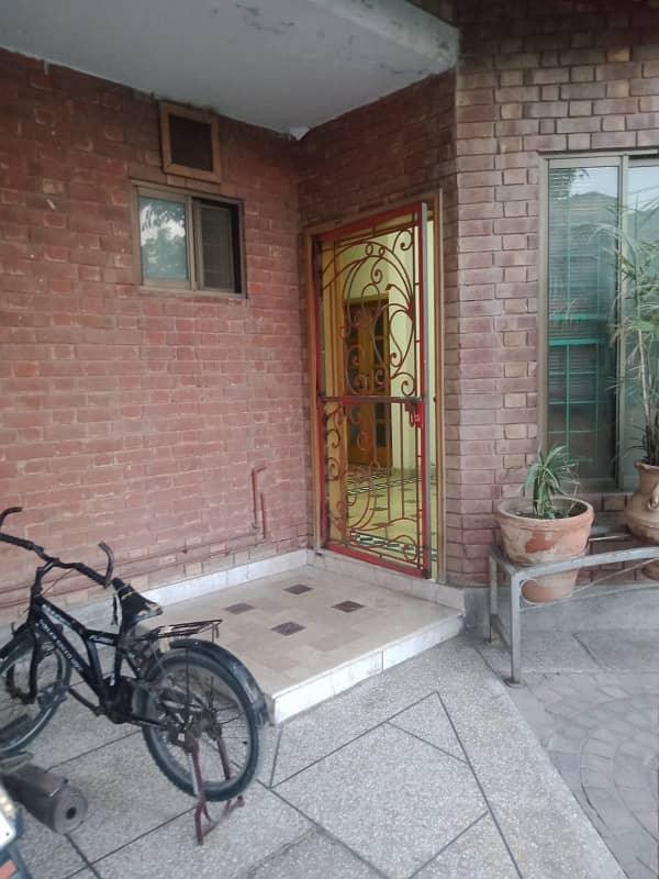 1 Kanal House In Wapda Town Phase 1 - Block J1 Is Available 8