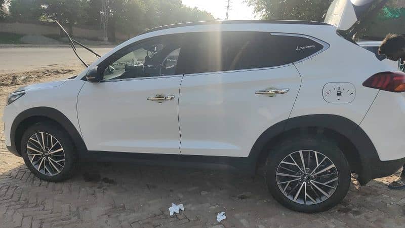 Hyundai Tucson 2022 03046558875 2