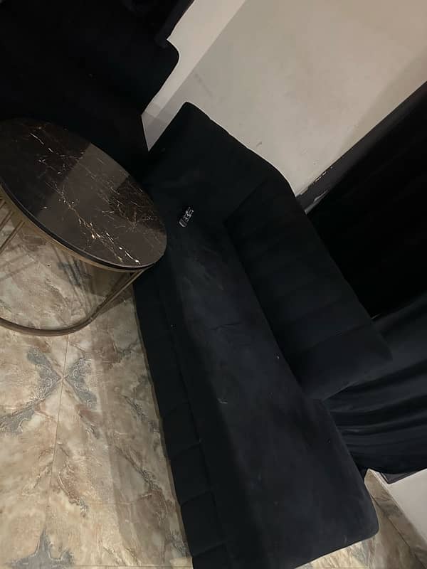 sofa like brand new with 2 stole 0