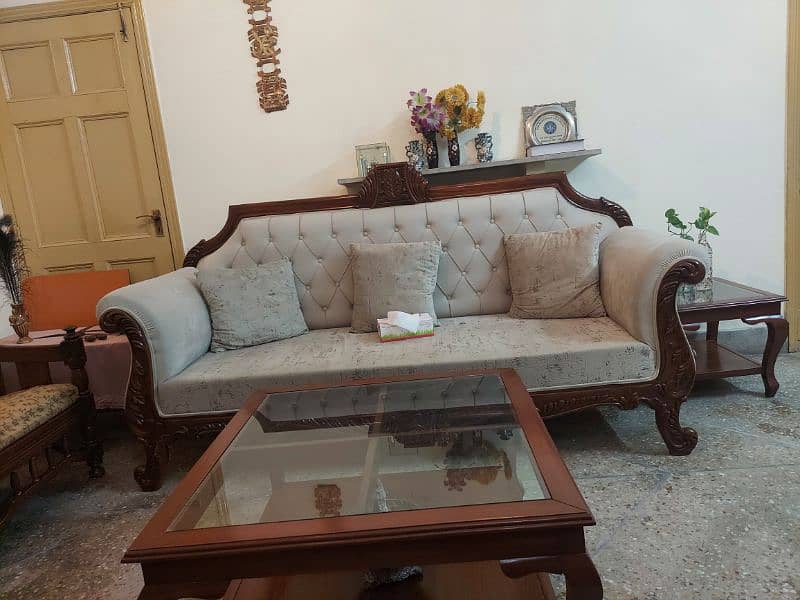 7 Seater Sofa Set With Tables For Sale 4