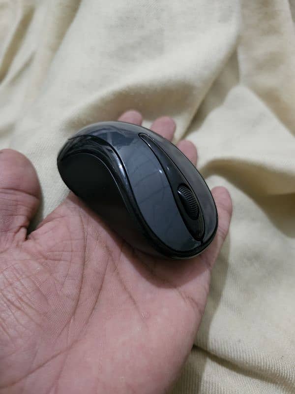 Wireless Mouse. 1