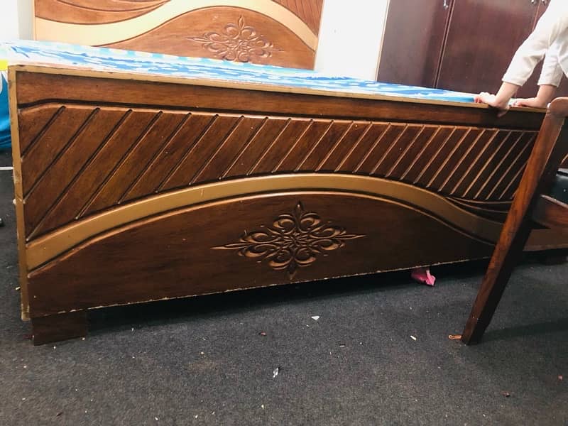 wooden bed good condition 0