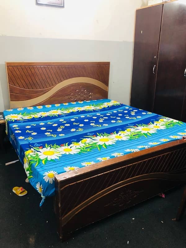 wooden bed good condition 1