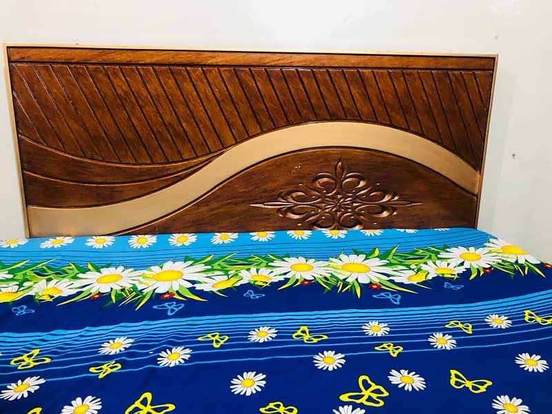 wooden bed good condition 2