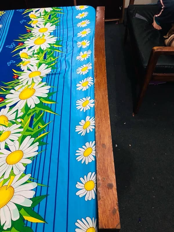 wooden bed good condition 3