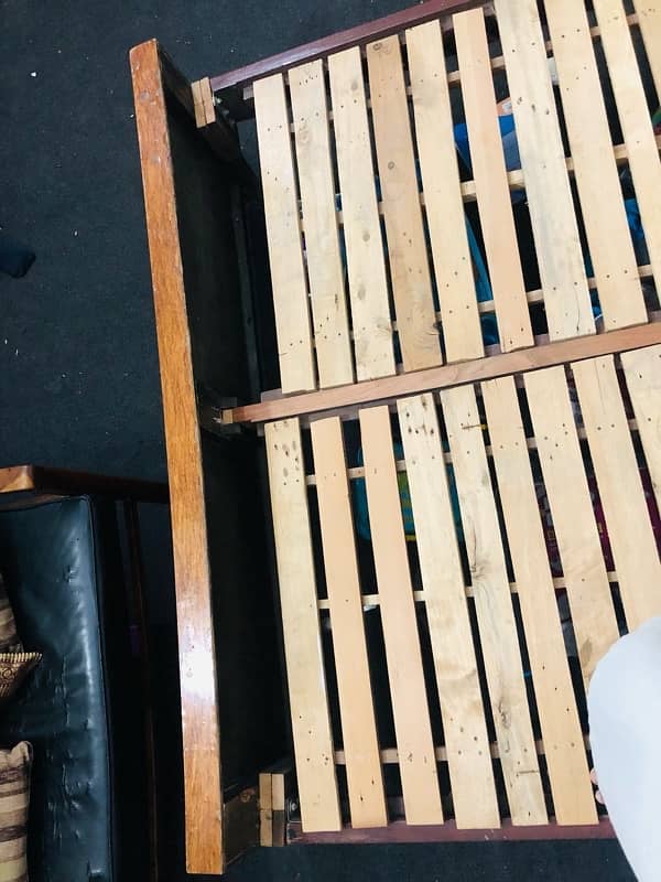 wooden bed good condition 5