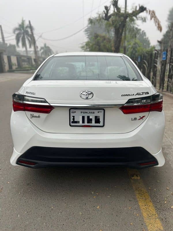 Toyota Altis Grande 2017 1