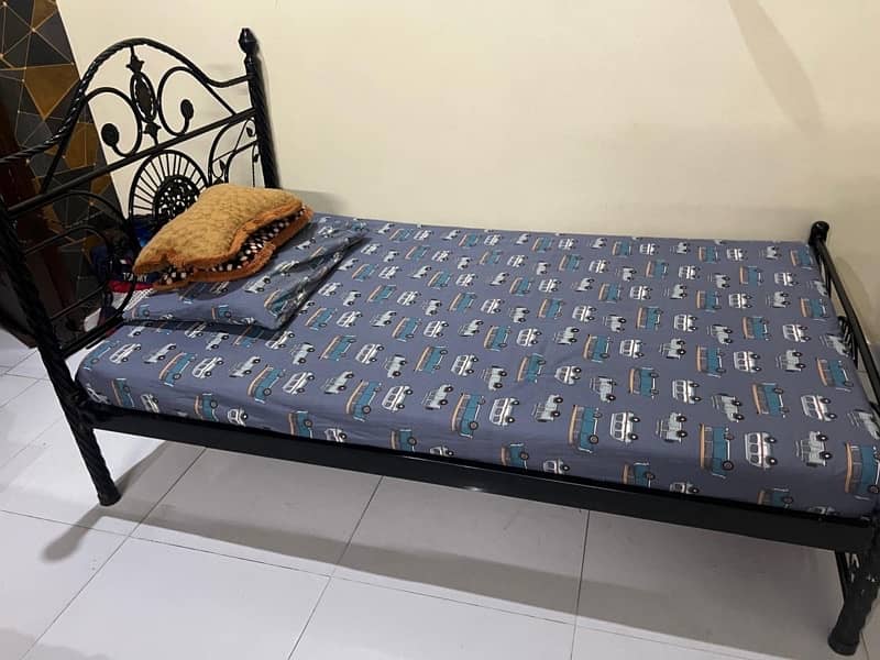 Single Bed with mattress 0