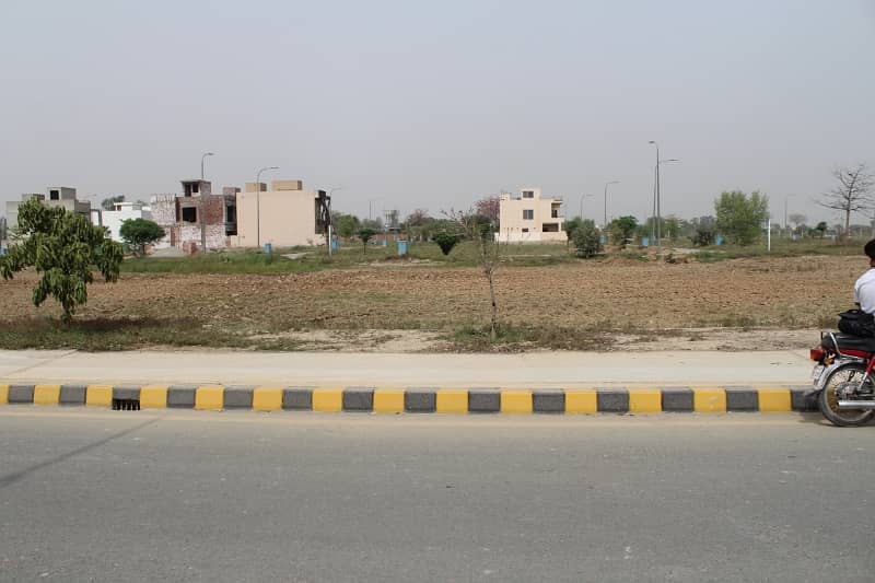 AFFIDAVIT PLOT DHA PHASE 10 4 MARLA COMMERCIAL VERY CHEAPEST PRICE 3